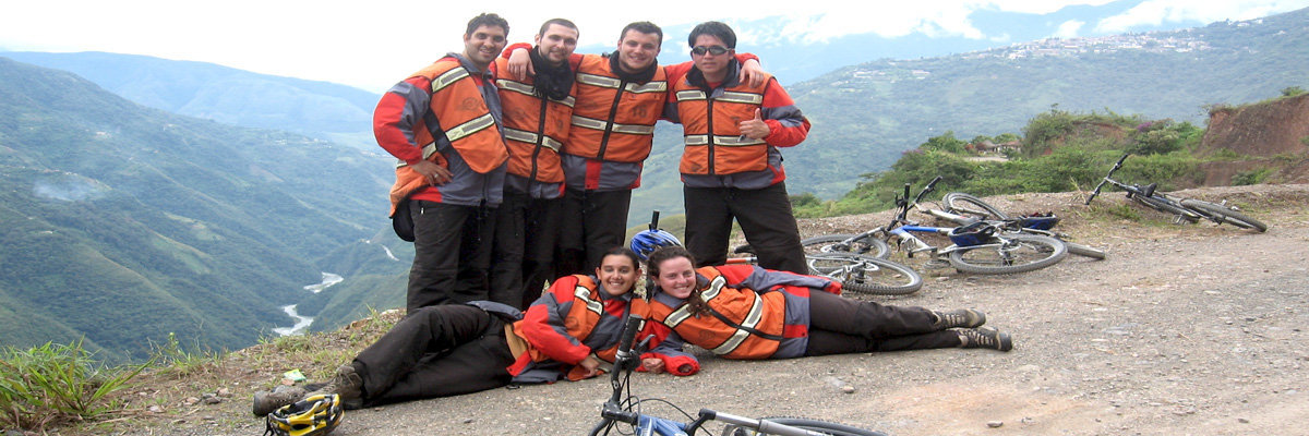 Ciclismo pela Estrada da Morte (Coroico) en La Paz