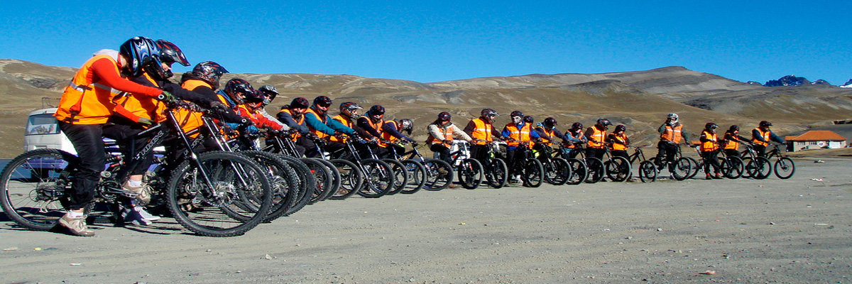 Ciclismo en la Carretera de la Muerte  en La Paz