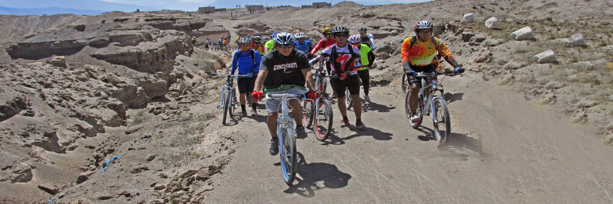 Descendo de Bicicleta o Vulcão El Misti en Arequipa